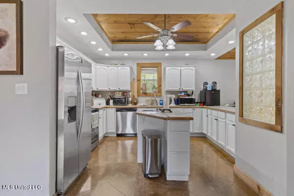 Poplarville, MS 39470,284 Osborn Moody Road