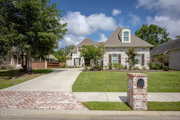 Ocean Springs, MS 39564,204 Bluff Cove