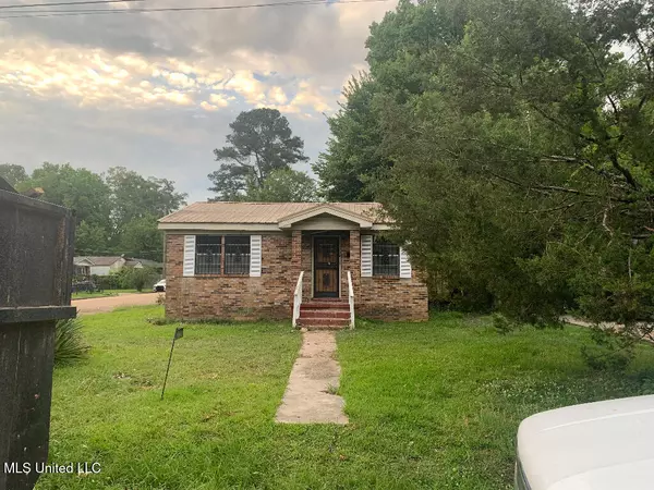 2226 Oak Park Drive, Jackson, MS 39213