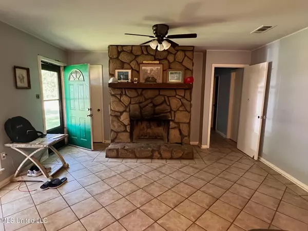 Pelahatchie, MS 39145,206 Shields Avenue