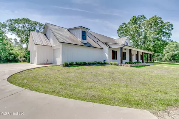 Flora, MS 39071,106 Horseshoe Lane