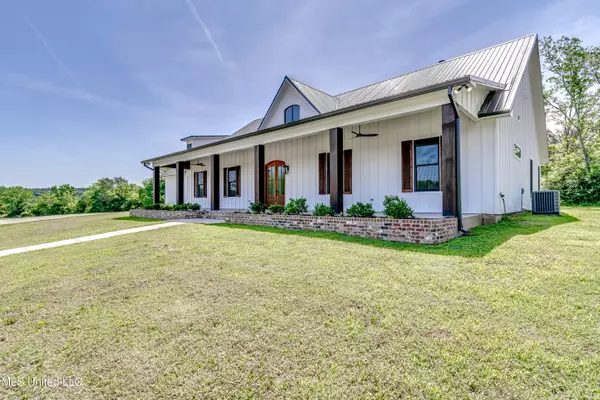 Flora, MS 39071,106 Horseshoe Lane