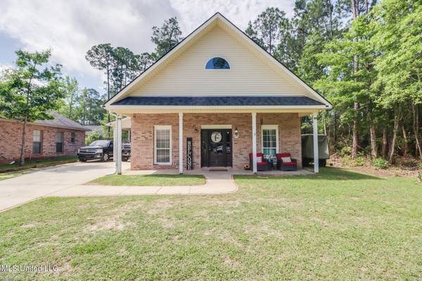 737 Ieke Circle, Diamondhead, MS 39525
