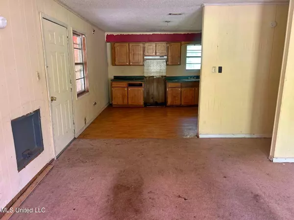 Summit, MS 39666,715 Holly Street