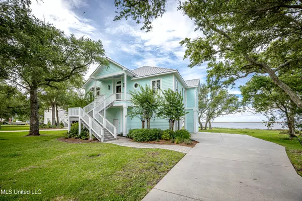 10805 Eagle Nest Road, Ocean Springs, MS 39564