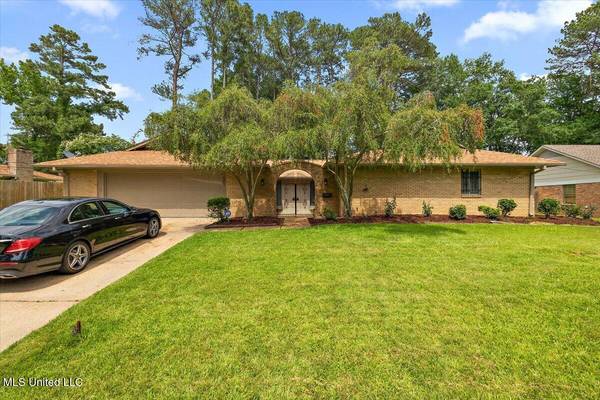 5953 Lake Trace Circle, Jackson, MS 39211