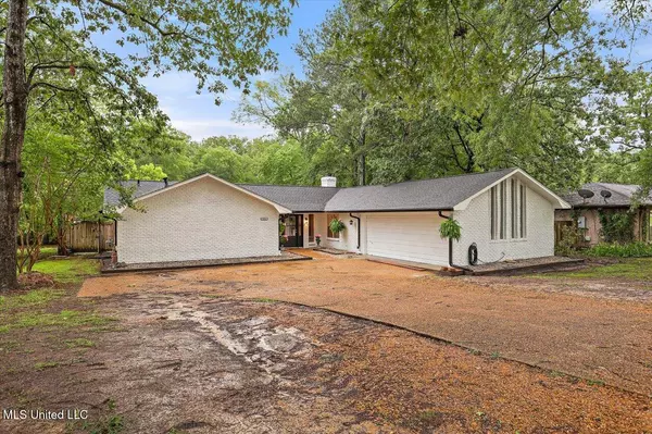 Brandon, MS 39047,102 Holly Trail