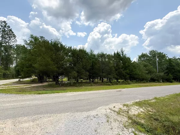 6016 Rd 382, Kiln, MS 39556