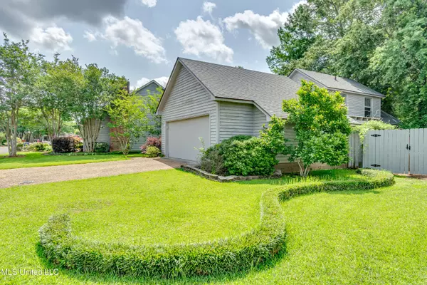 110 E Waterwood Drive, Brandon, MS 39047