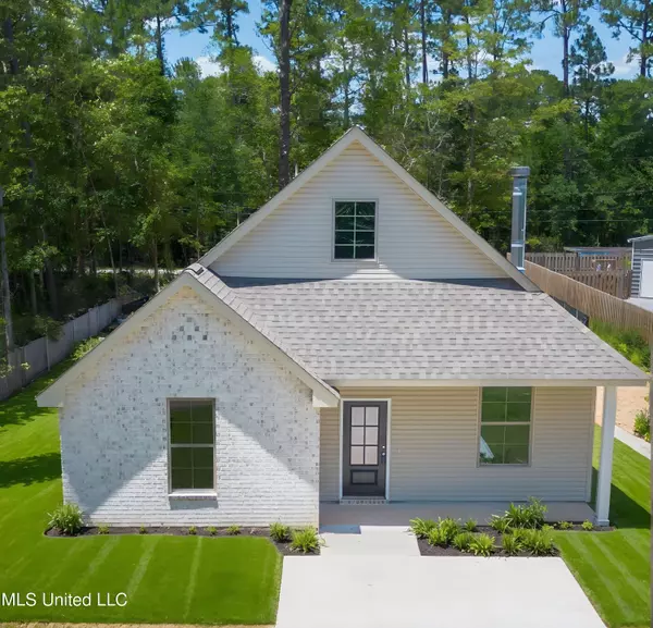 212 Music Street,  Waveland,  MS 39576