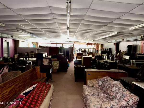 Jackson, MS 39204,1065 Raymond Road