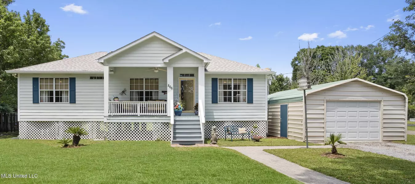 866 Washington Street, Bay Saint Louis, MS 39520