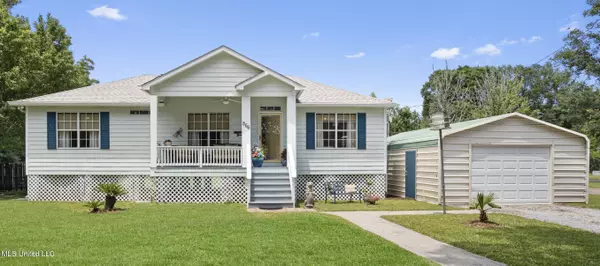 866 Washington Street, Bay Saint Louis, MS 39520