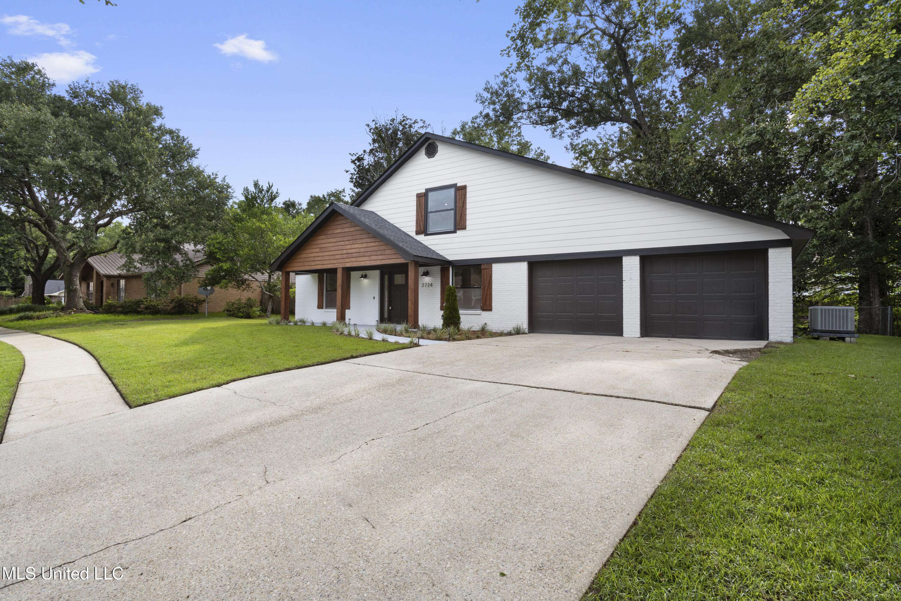 Ocean Springs, MS 39564,2724 Walton Drive