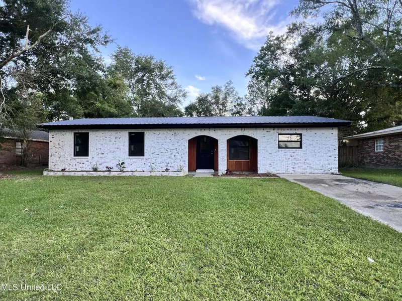 2337 W Park Drive, Gautier, MS 39553