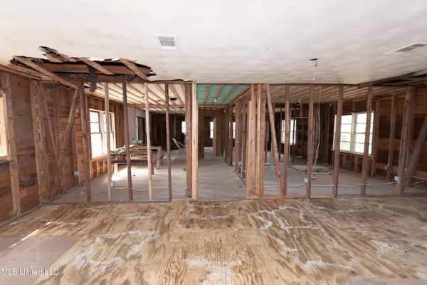 Moss Point, MS 39563,5619 Grierson Street