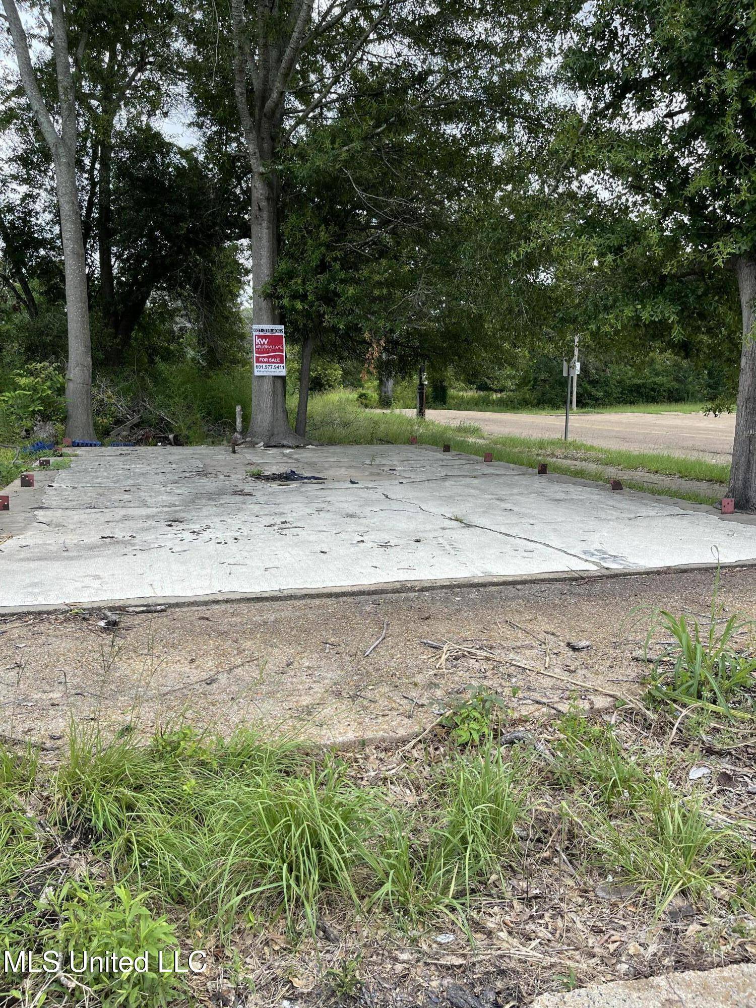 1612 W W. Capitol Street B Street, Jackson, MS 39203
