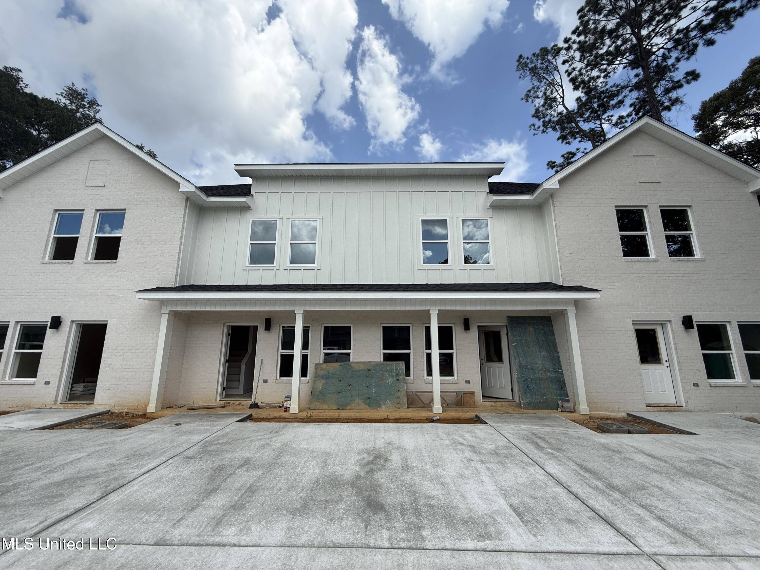 102 Highpoint Drive #102, Diamondhead, MS 39525