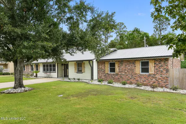 548 Royal Oak Drive, Pass Christian, MS 39571