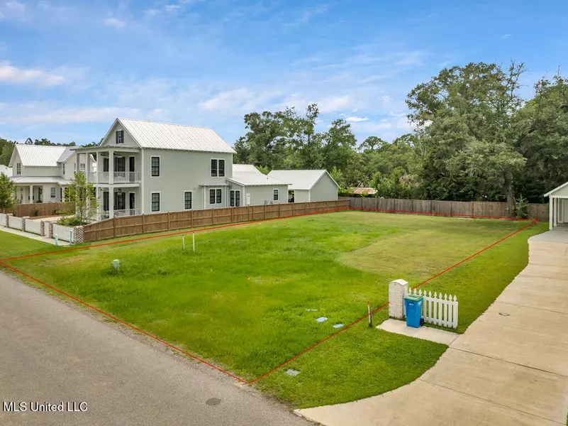 433 Bills Avenue, Ocean Springs, MS 39564