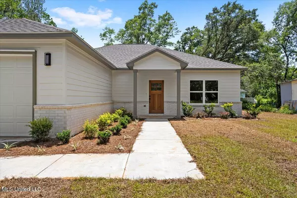 Ocean Springs, MS 39564,527 Pear Street