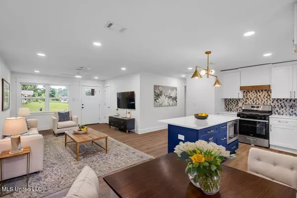 Ocean Springs, MS 39564,6544 Columbus Circle