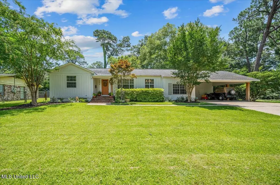 604 Pineview Drive, Hattiesburg, MS 39401