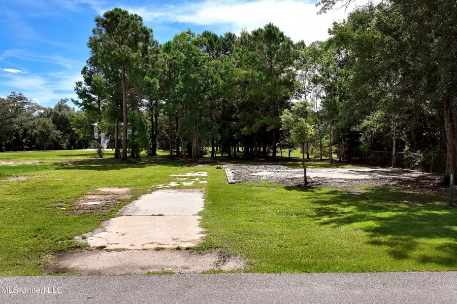 128 Dogwood Drive, Waveland, MS 39576