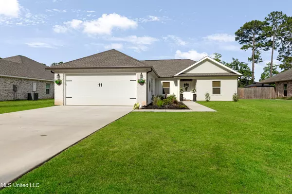 3220 N 9th Street,  Ocean Springs,  MS 39564