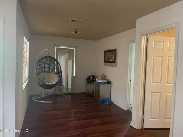 Jackson, MS 39203,425 Derrick Street