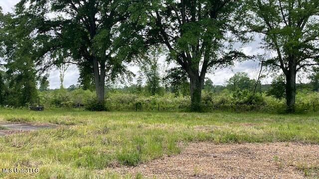 2742 King Road, Forest, MS 39074