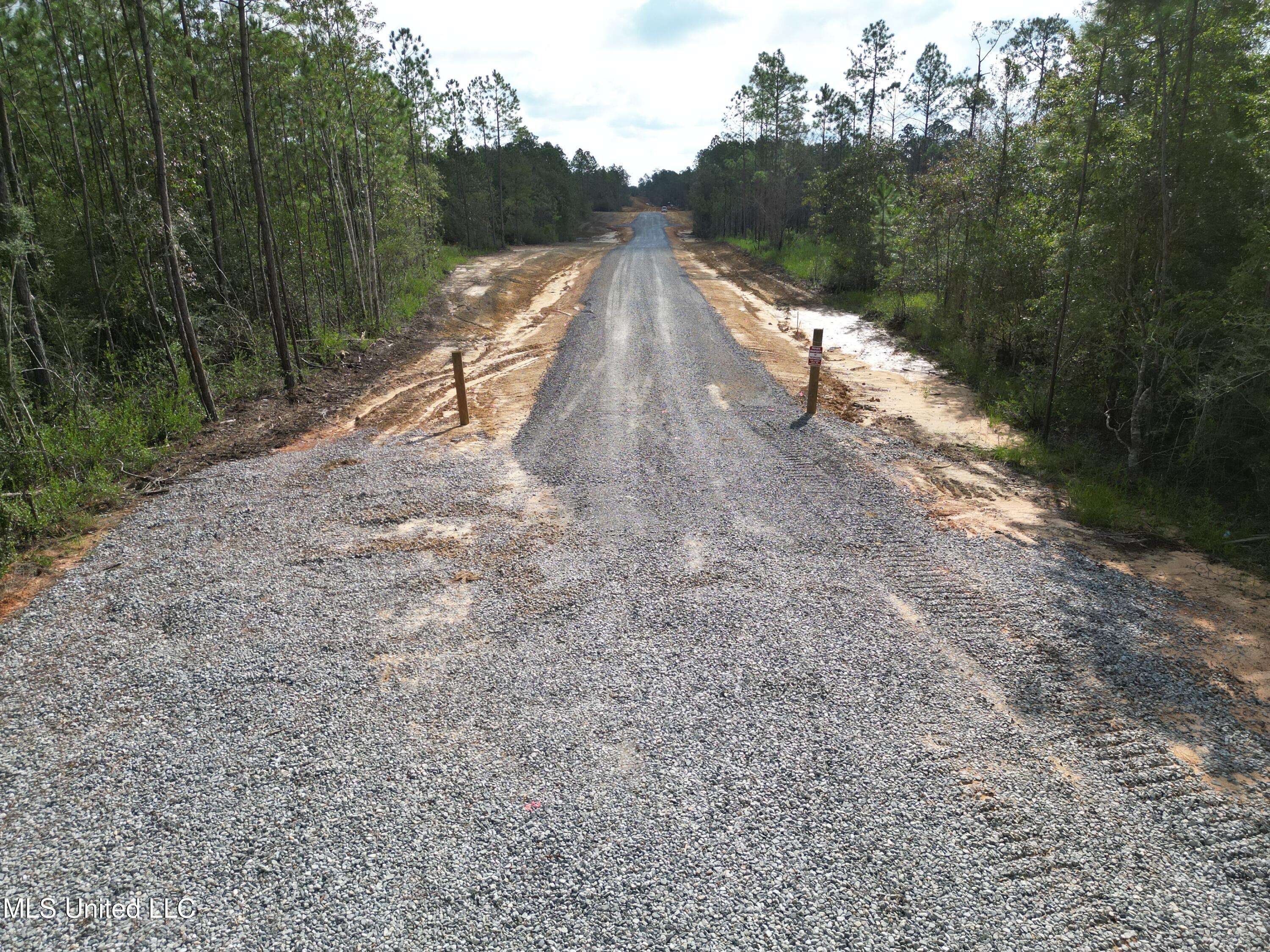 4 Whitfield Dr. 7.5, Kiln, MS 39556