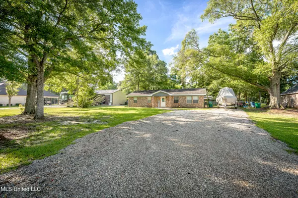 Ocean Springs, MS 39564,8813 Stonewall Street