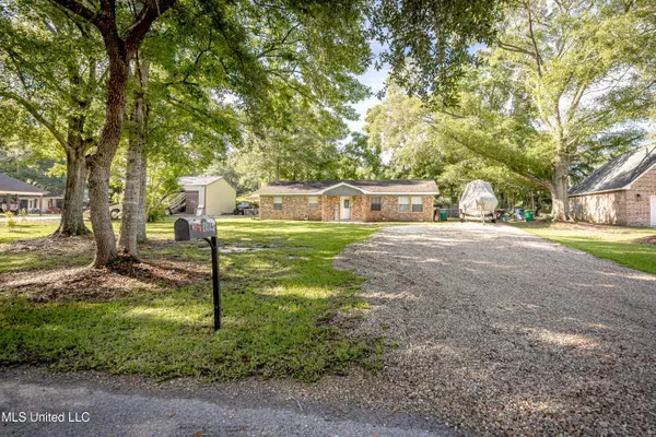 Ocean Springs, MS 39564,8813 Stonewall Street