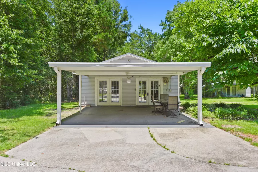 392 Clarence Avenue, Pass Christian, MS 39571