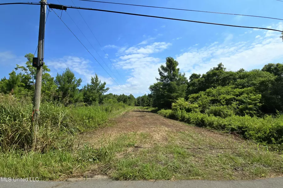 7005 Whites Farm Road, Lucedale, MS 39452