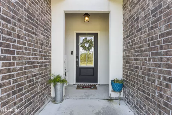 Ocean Springs, MS 39564,474 Palm Breeze Drive