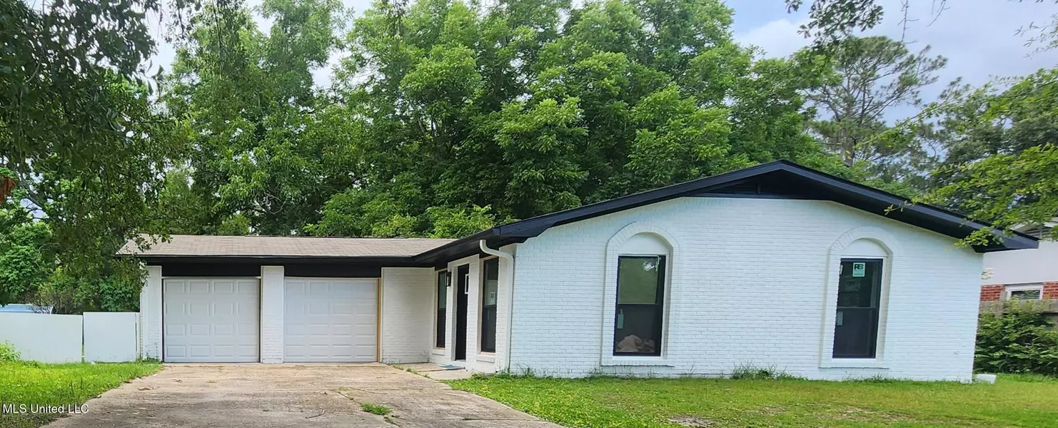 2020 University Street, Gautier, MS 39553