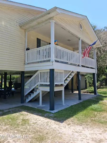 3065 Eighth Street, Bay Saint Louis, MS 39520
