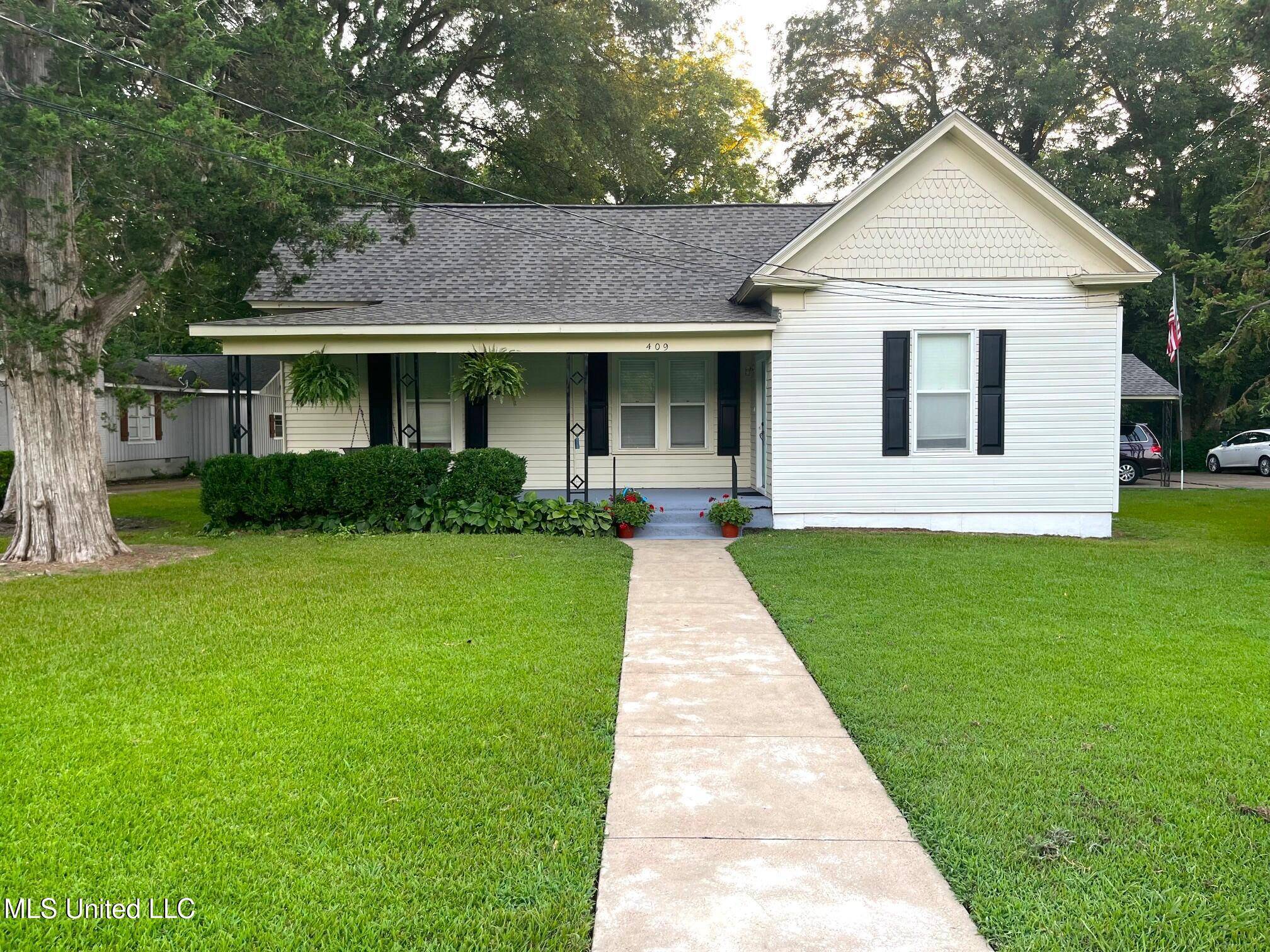 409 Coleman Street, Como, MS 38619
