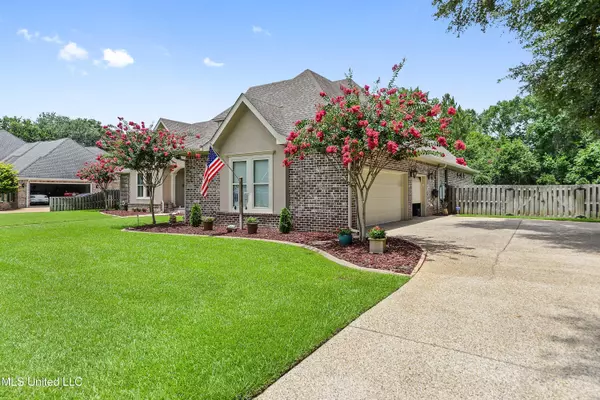 Ocean Springs, MS 39564,3008 Oakleigh Circle