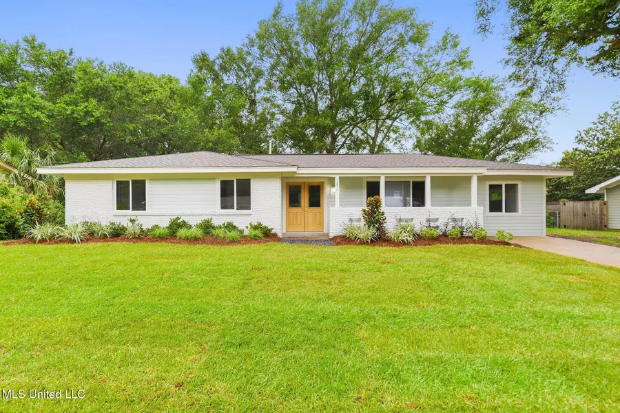 1207 Hammersmith Lane, Ocean Springs, MS 39564