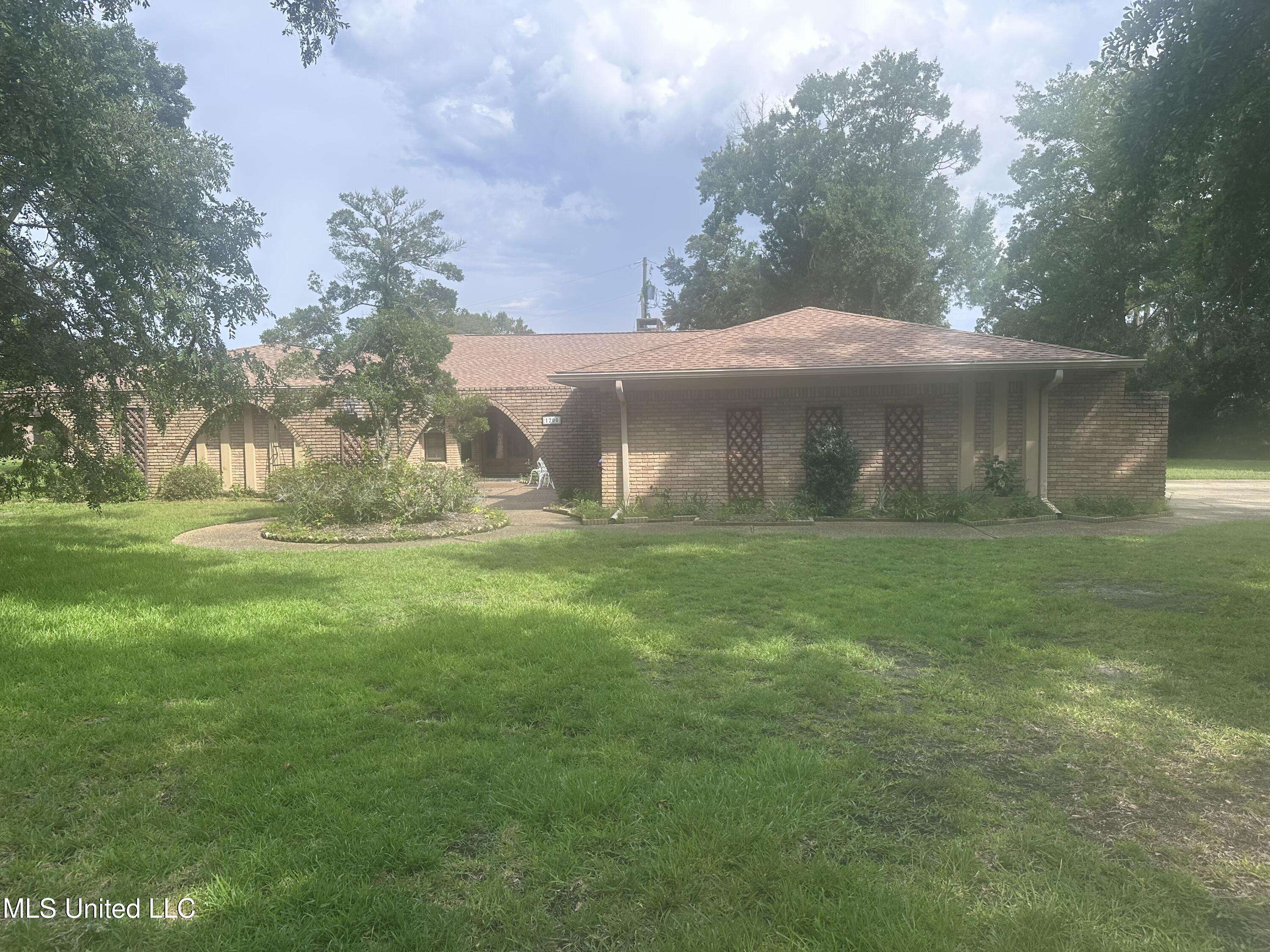 1200 Westwood Street, Pascagoula, MS 39567