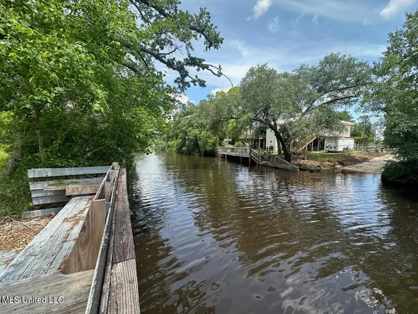 Bay Saint Louis, MS 39520,10374 Ms-603