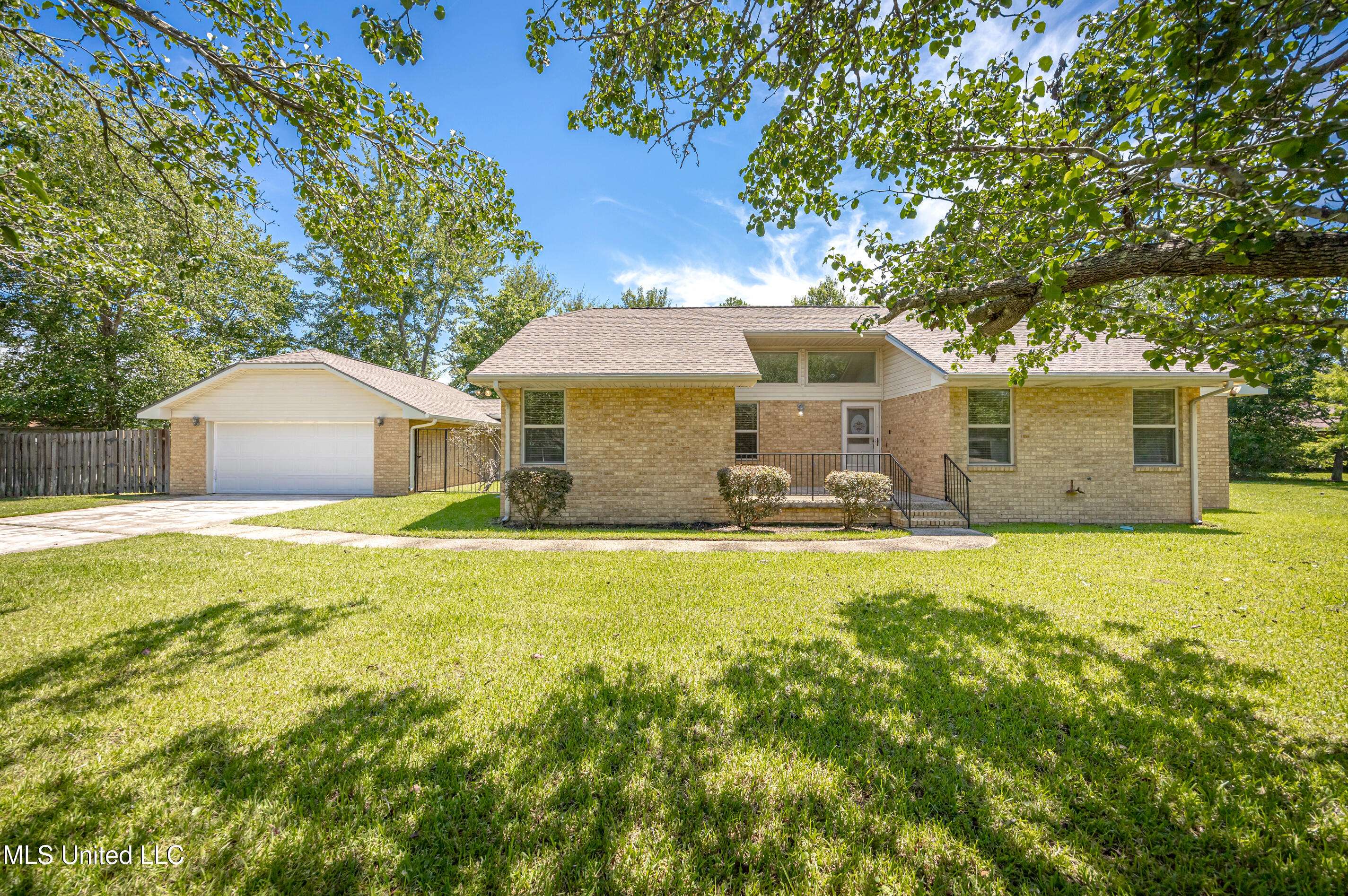 19 Davis Bayou Circle, Ocean Springs, MS 39564