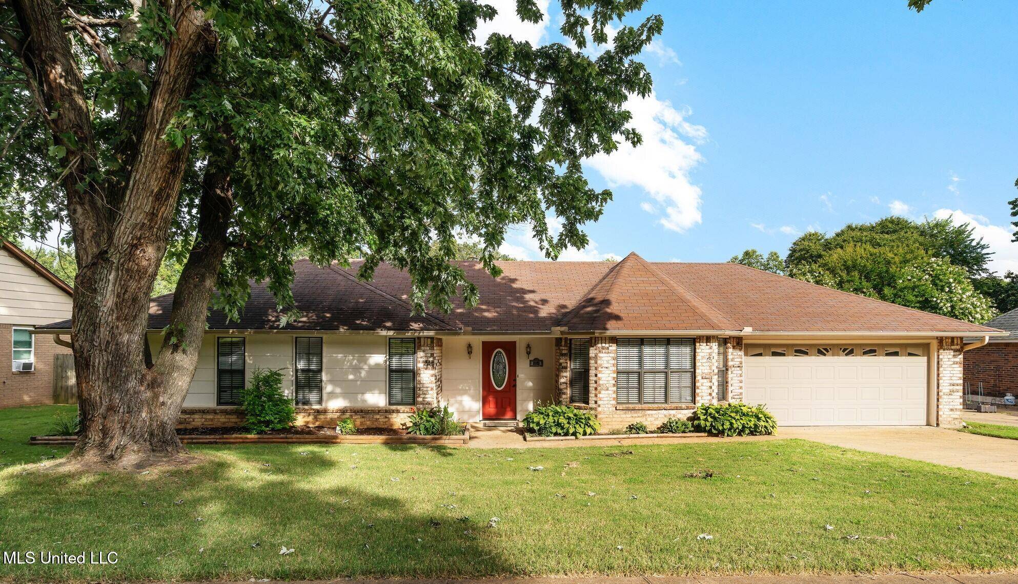 8156 Autumn Woods Drive, Southaven, MS 38671