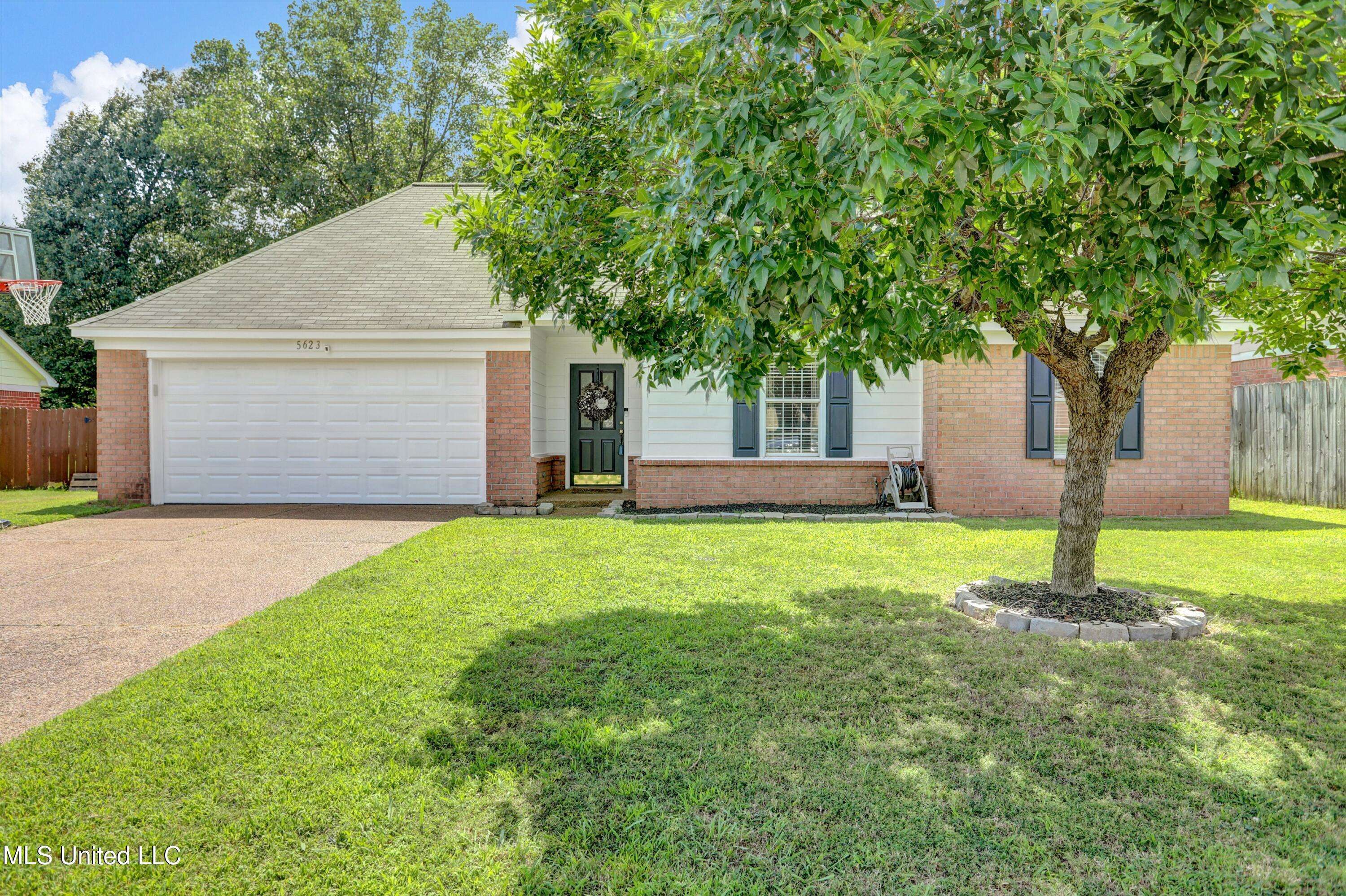 5623 W Avalon Drive, Horn Lake, MS 38637