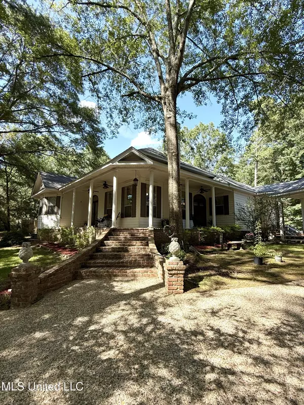 55 Quail Hollow Drive, Hattiesburg, MS 39402