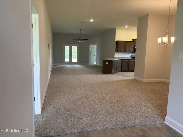 Senatobia, MS 38668,327 Cardinal Lane