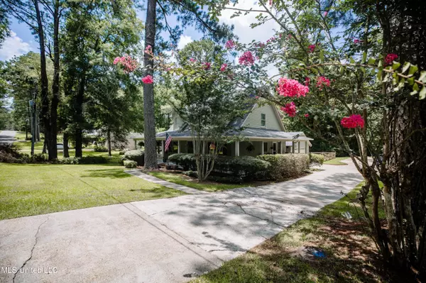 Laurel, MS 39440,629 Cherry Lane